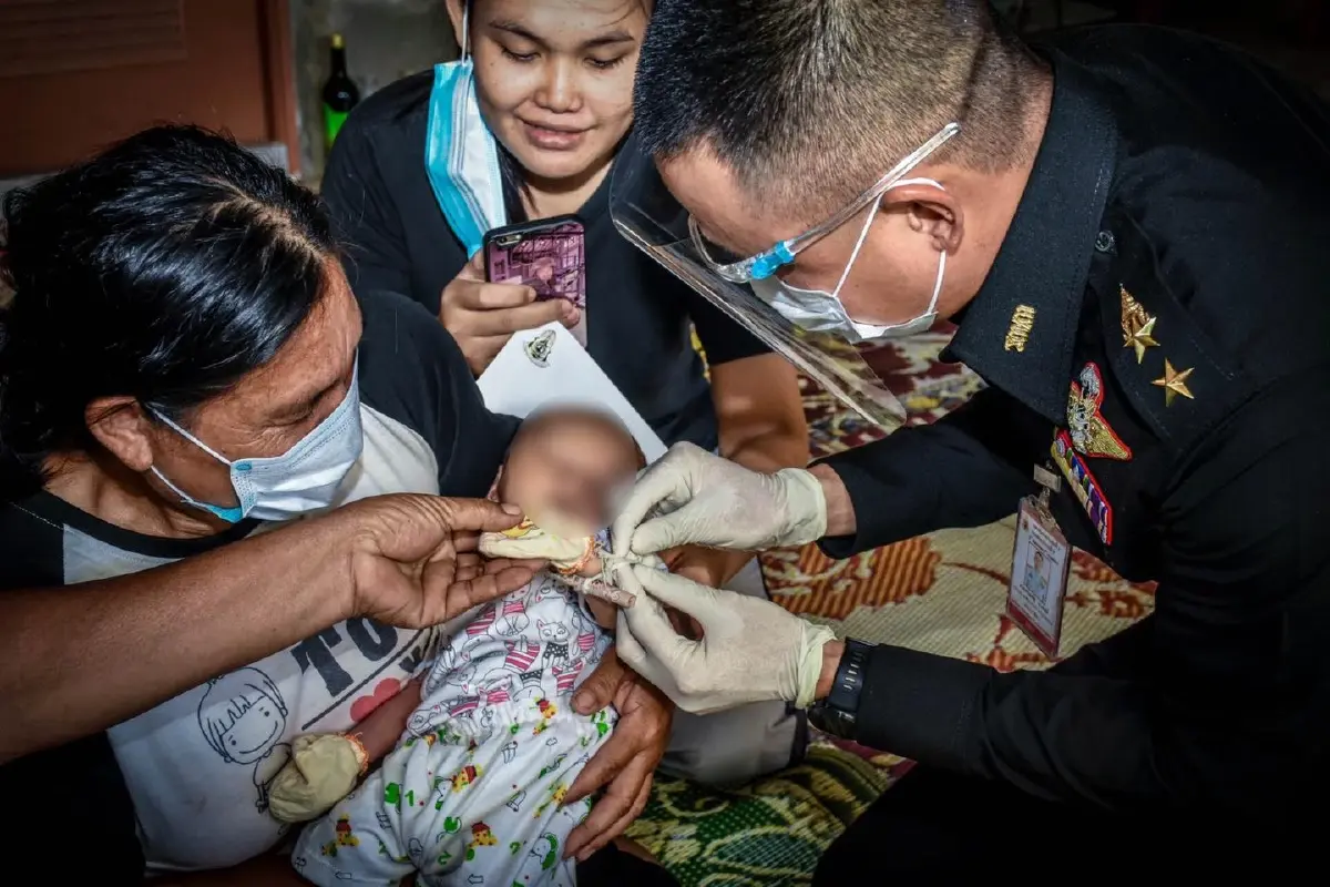 ประทับใจ! “ผบ.ร.3 พัน.3” เยี่ยมบ้านทหารใหม่ ให้วิดีโอคอลกับลูกเพิ่งคลอด