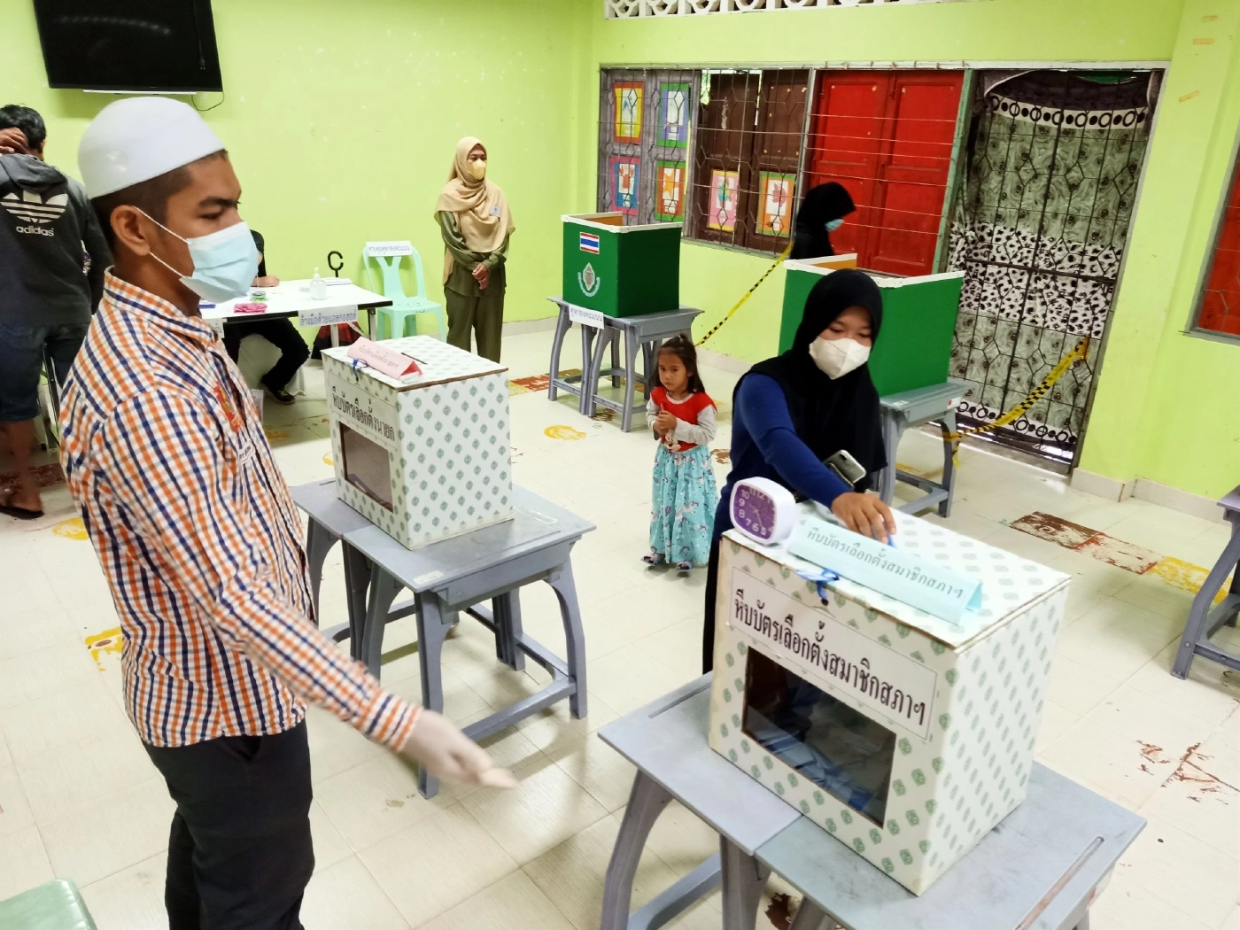 เลือกตั้งอบต.นราธิวาส ท่ามกลางสายฝน รปภ.เข้ม