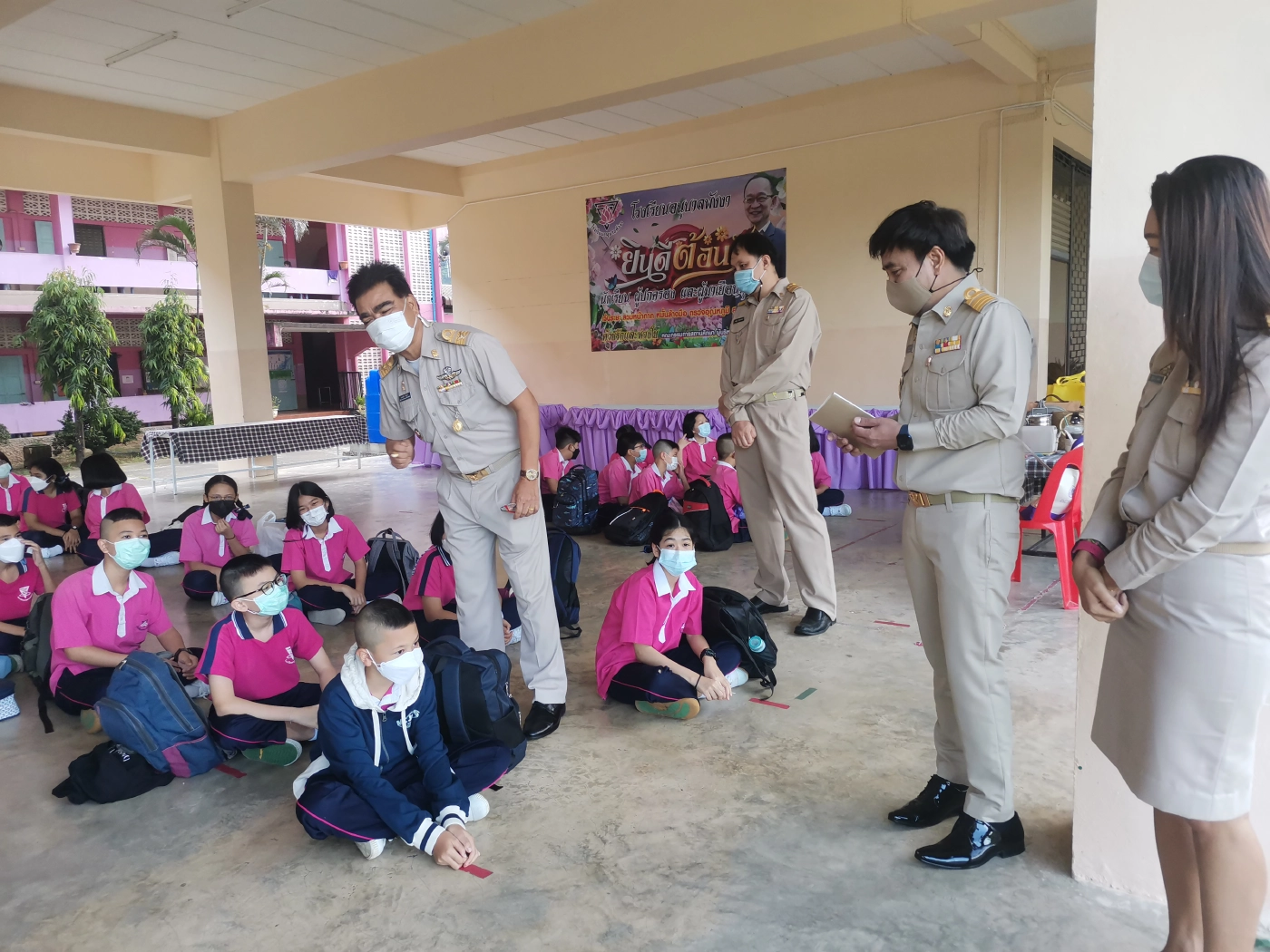 เด็กนักเรียนพังงาดีใจเปิดเทอมเจอเพื่อน