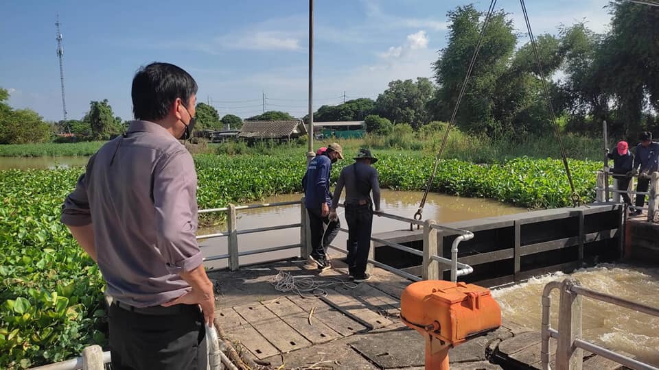กรมชลฯ ปิดกั้นประตูเรือผักไห่สำเร็จ ช่วยลดปริมาณน้ำ