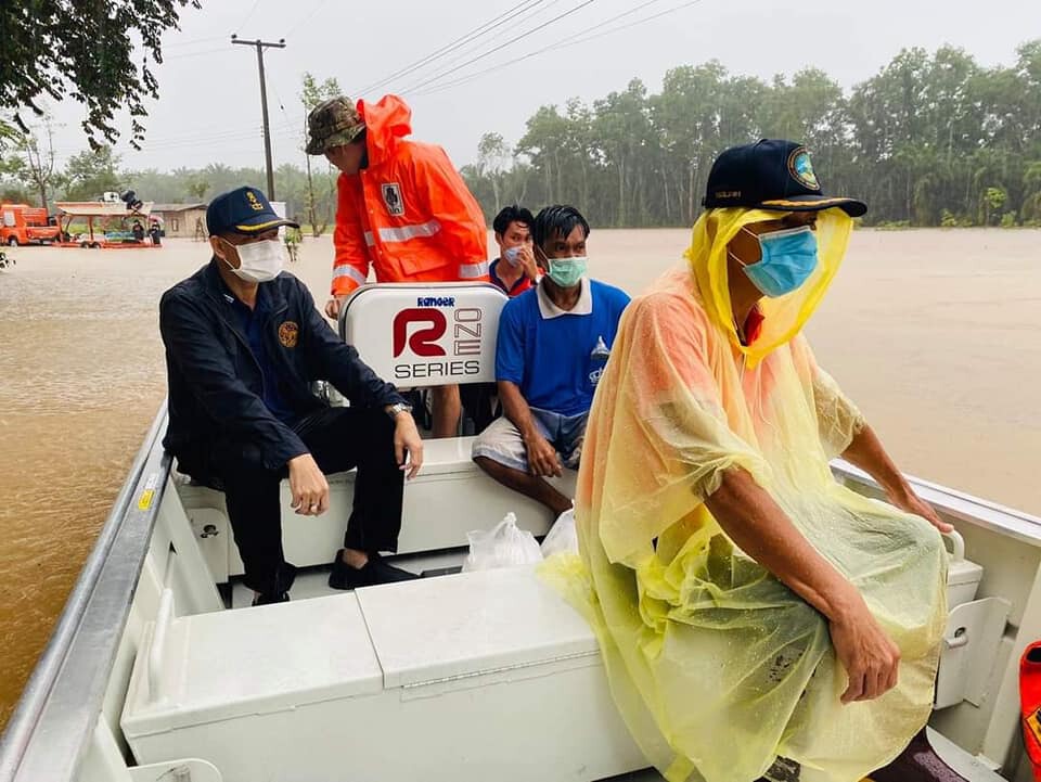 ชุมพร เร่งอพยพ หลังฝนตกหนัก น้ำท่วมแล้วหลายพื้นที่