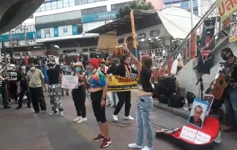 มาตามนัดแต่กร่อย! ม็อบ 19 พ.ย. รวมตัวอนุสาวรีย์ชัยฯ ขับไล่ลุงออก