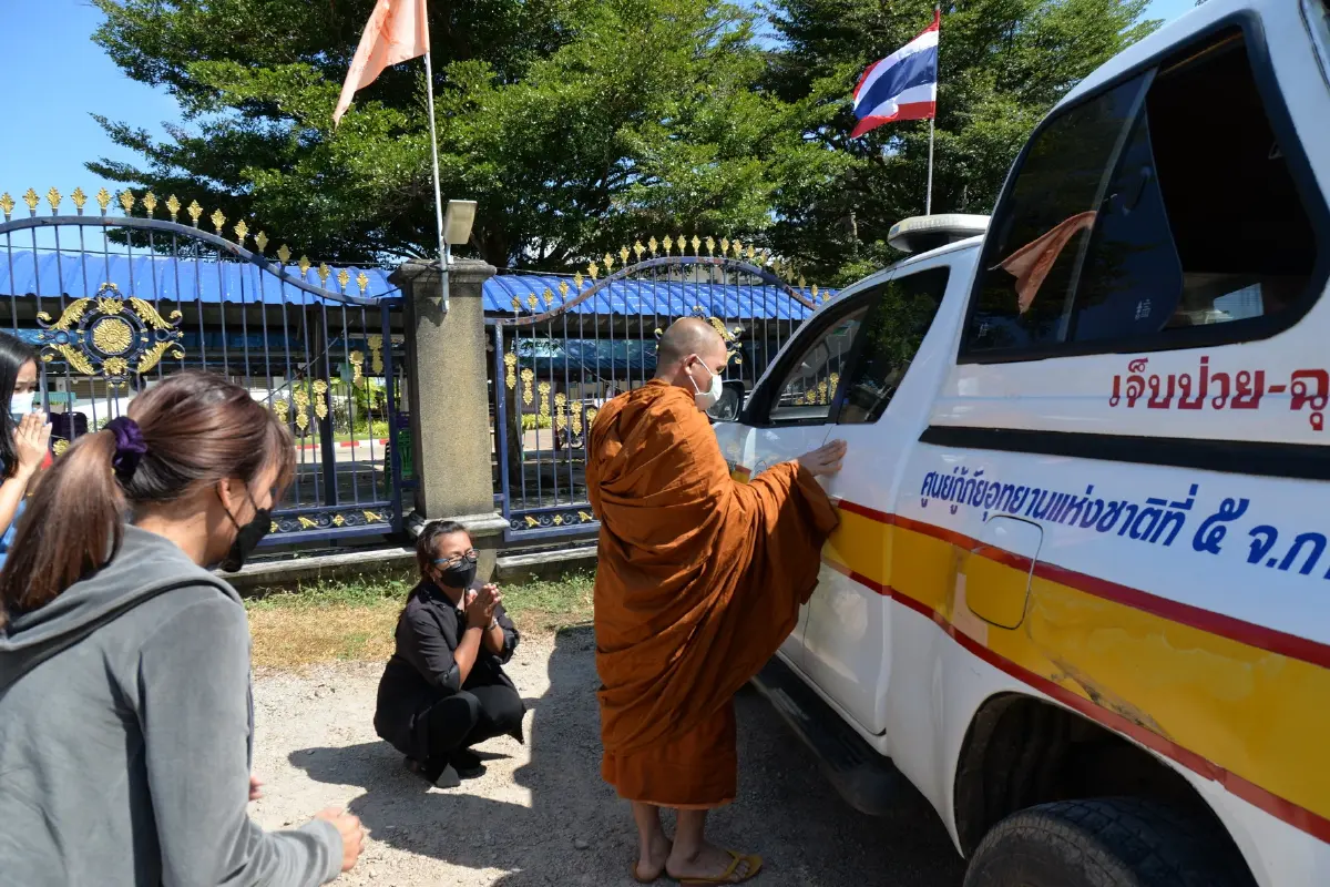 เฮลิคอปเตอร์กองพล 9 นำร่าง จนท.พิทักษ์ป่า ออกจากหุบเขาได้แล้ว
