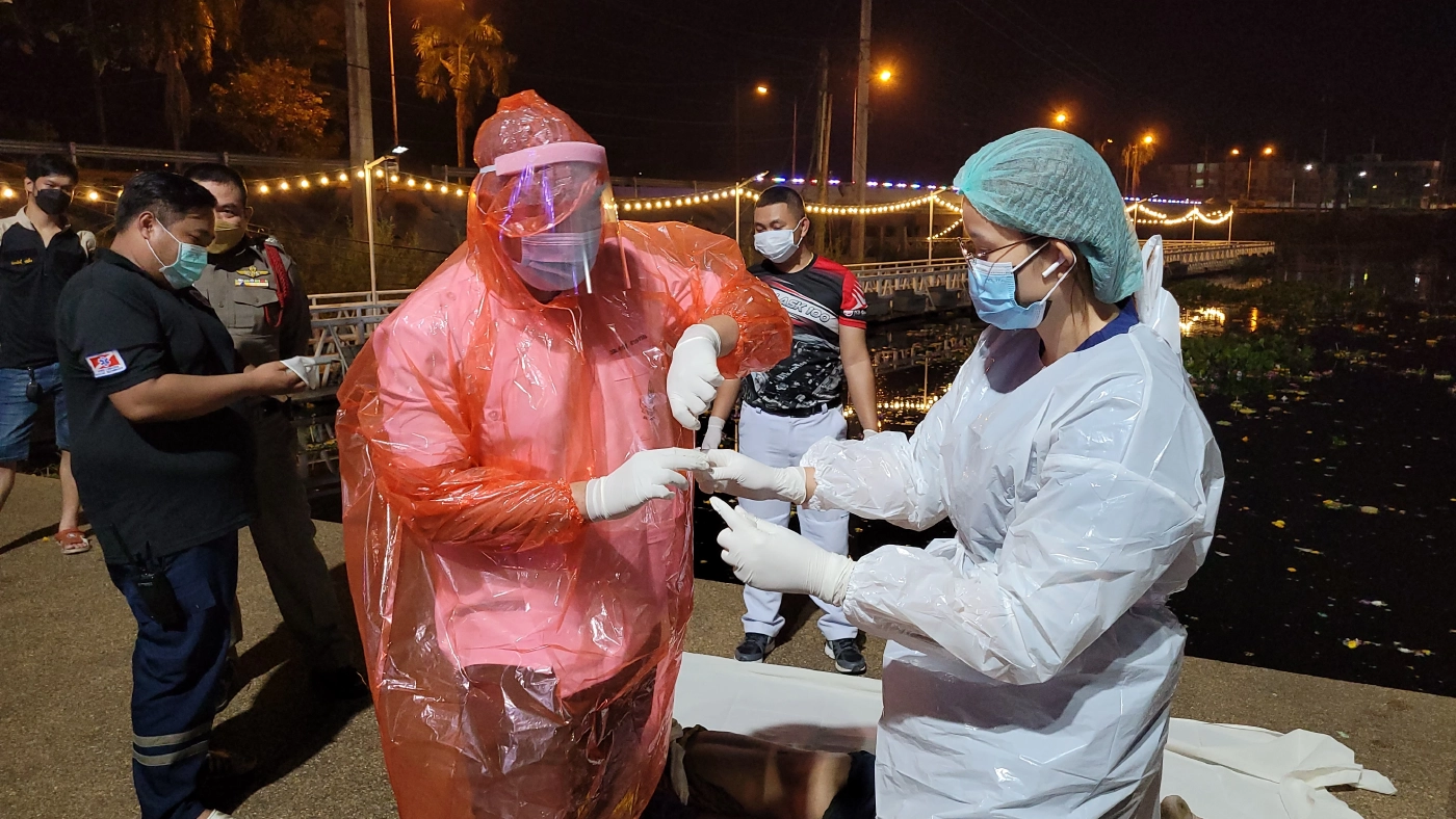 สลดวันลอยกระทง คุณตาวัย 57 ปี จมน้ำหลังลงเรือเก็บเงินในกระทง