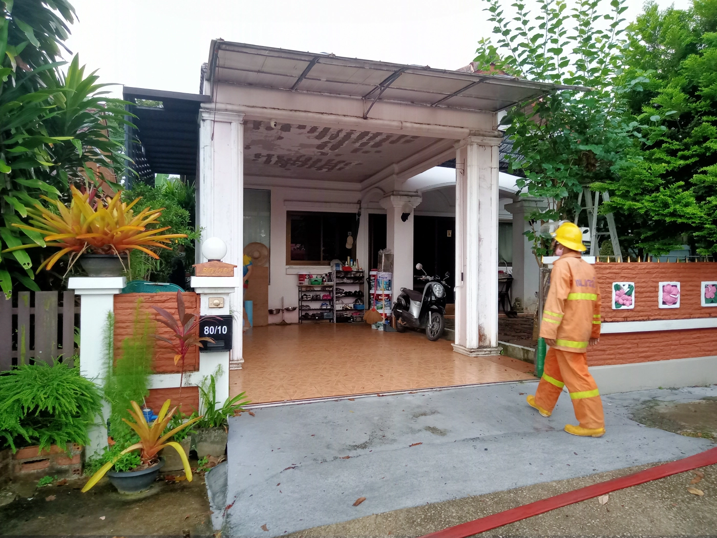 ไฟไหม้บ้านเลขานายกฯ ทม.กระบี่ กระเป๋าแบรนด์เนมเสียหาย 5 แสน