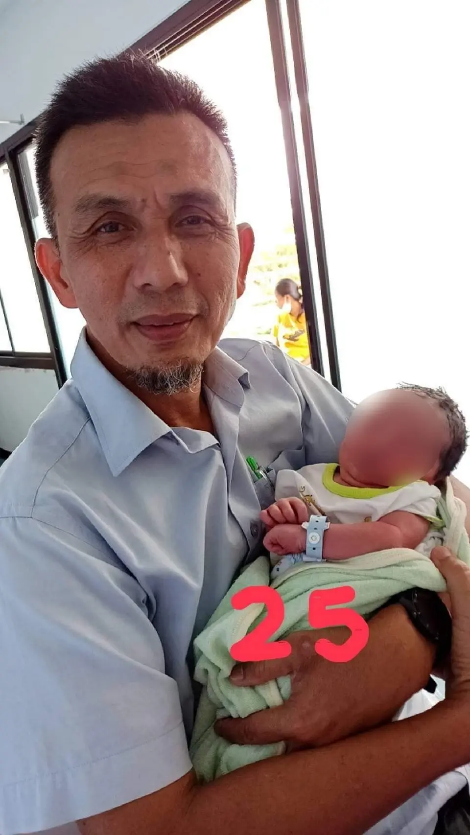แห่แสดงความยินดี "หมอแว" ได้ลูกคนที่ 25 จากภรรยาคนที่ 3 