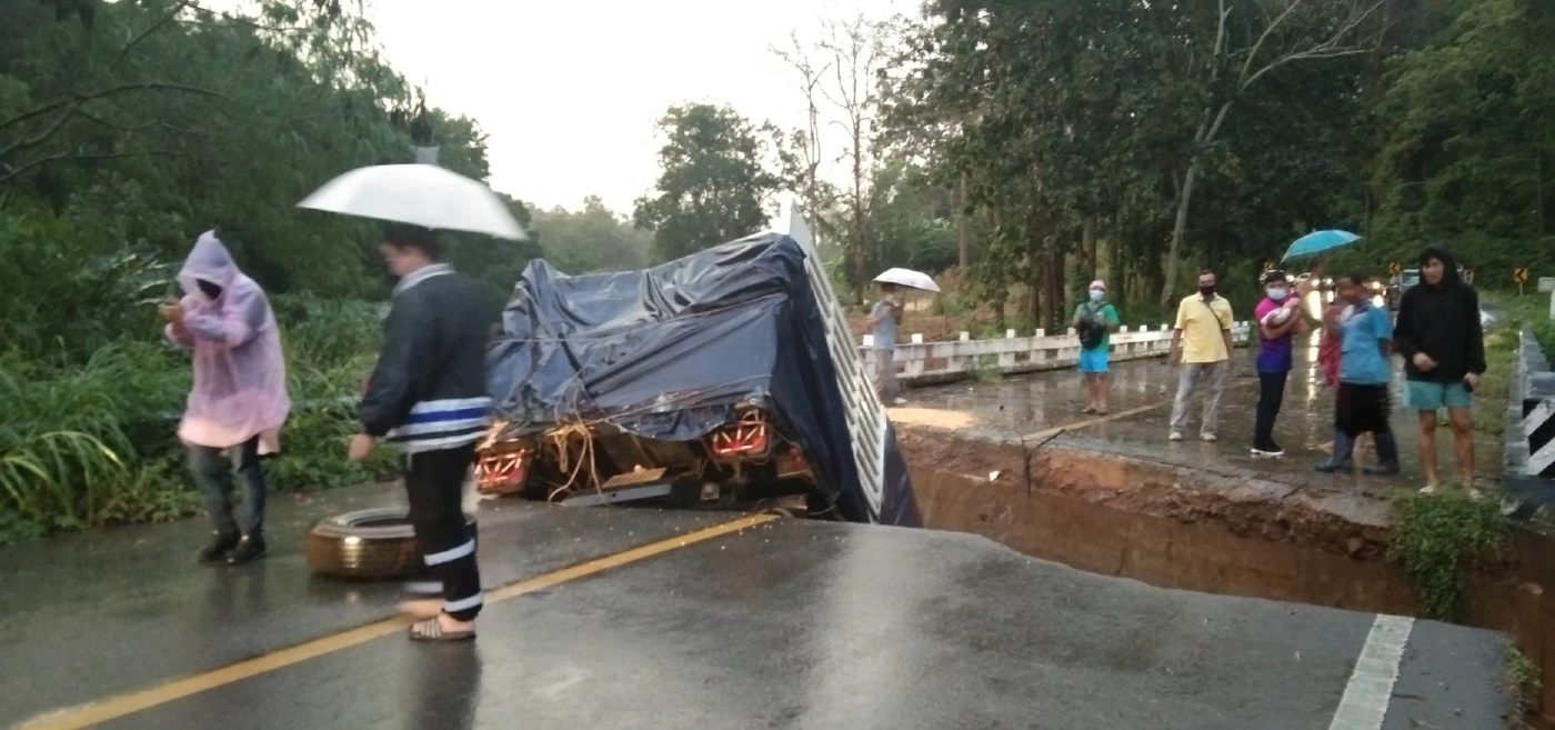 ฝนตกหนักทางแม่ฮ่องสอน-ขุนยวมถูดตัดขาดโลกภายนอก