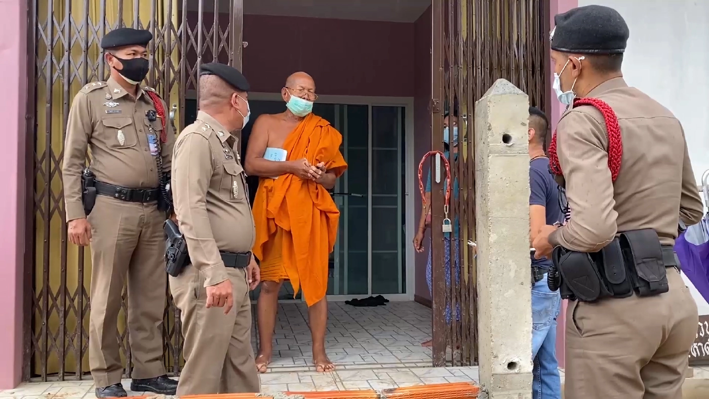 โอละพ่อ!!ตร.สอบปมพระสร้างบ้านอยู่กับสีกาเป็นพี่น้องกัน