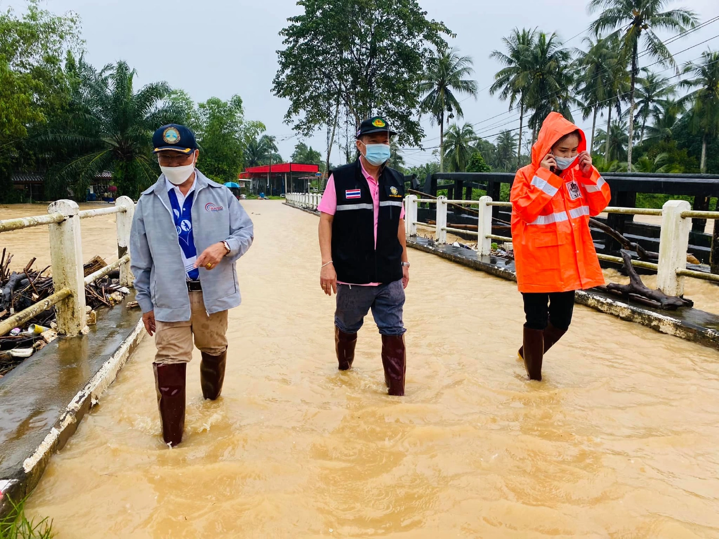 น้ำท่วม จ.ชุมพร เสียชีวิตแล้ว 2 รายไฟฟ้าช็อต