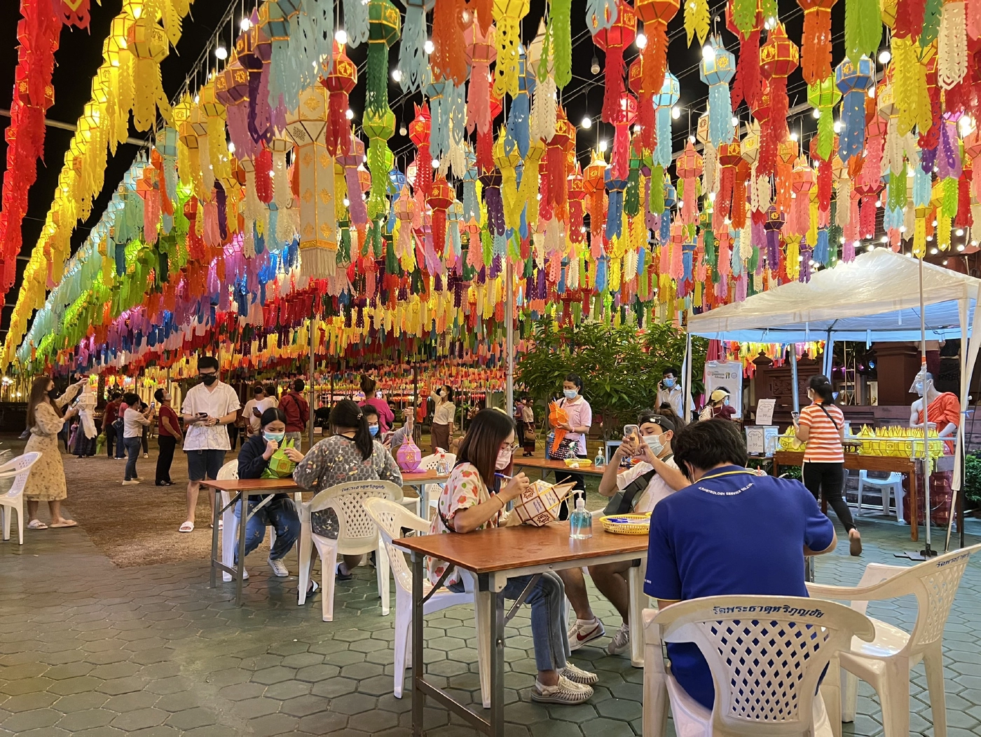 &quot;ประเพณีโคมแสนดวงที่เมืองลำพูน