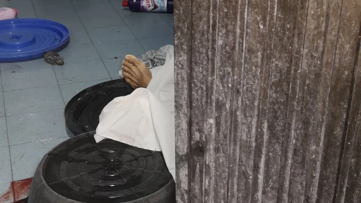 โหด...คนร้ายใช้มีดพร้าฟันสามีภรรยาคอขาดทั้งคู่ดับคาบ้าน