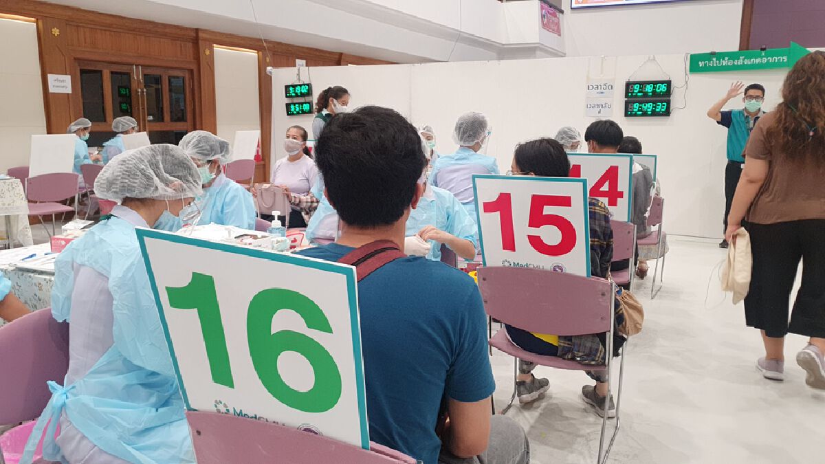 ล้นทะลักชาวเชียงใหม่นับหมื่นคนแห่ฉีดวัคซีนโควิด