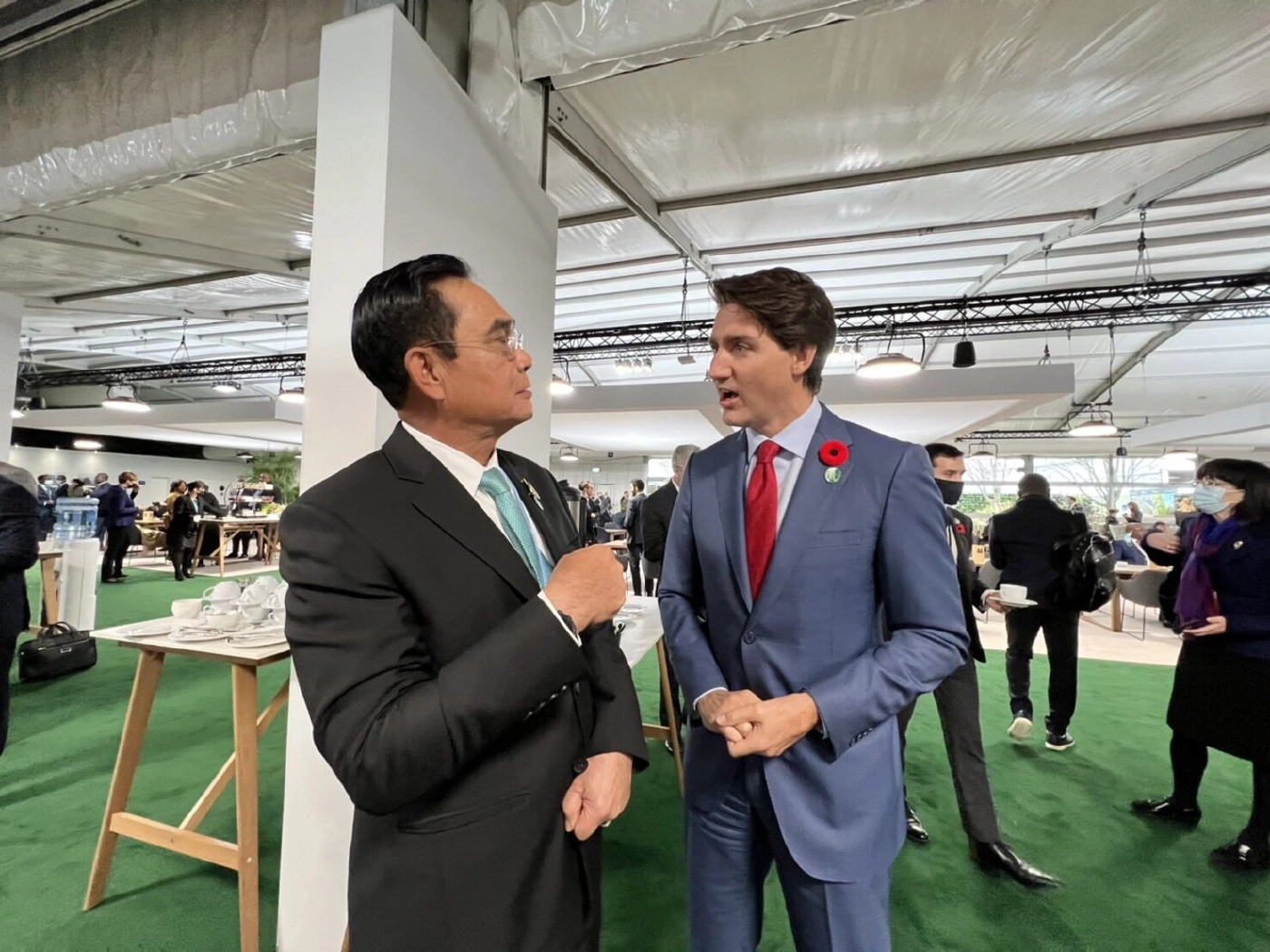 ประชุมCOP26 "บิ๊กตู่" ใช้ข้อศอกชนทักทายผู้นำนานาชาติ