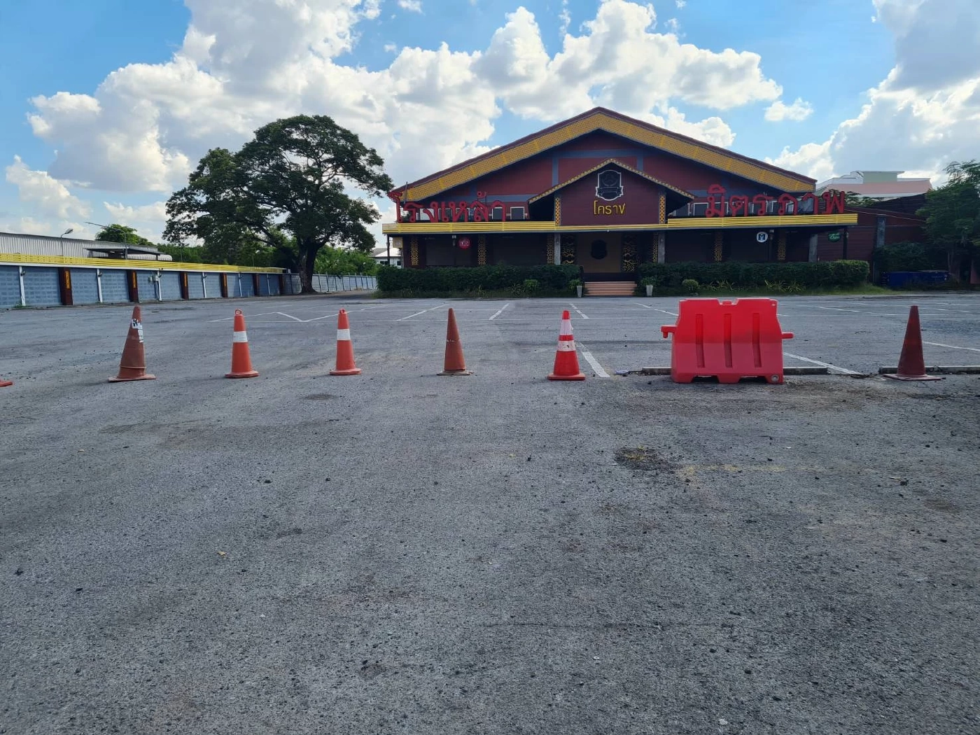 ชมรมร้านอาหารวอนรัฐบาลต่อลมหายใจ เร่งเปิดผับบาร์