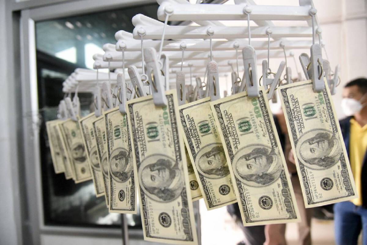 ตำรวจ PCT ร่วมกับนครบาลเข้าทลายรง.ผลิตแบงก์ดอลลาร์ปลอมค่า 150 ล.บ.