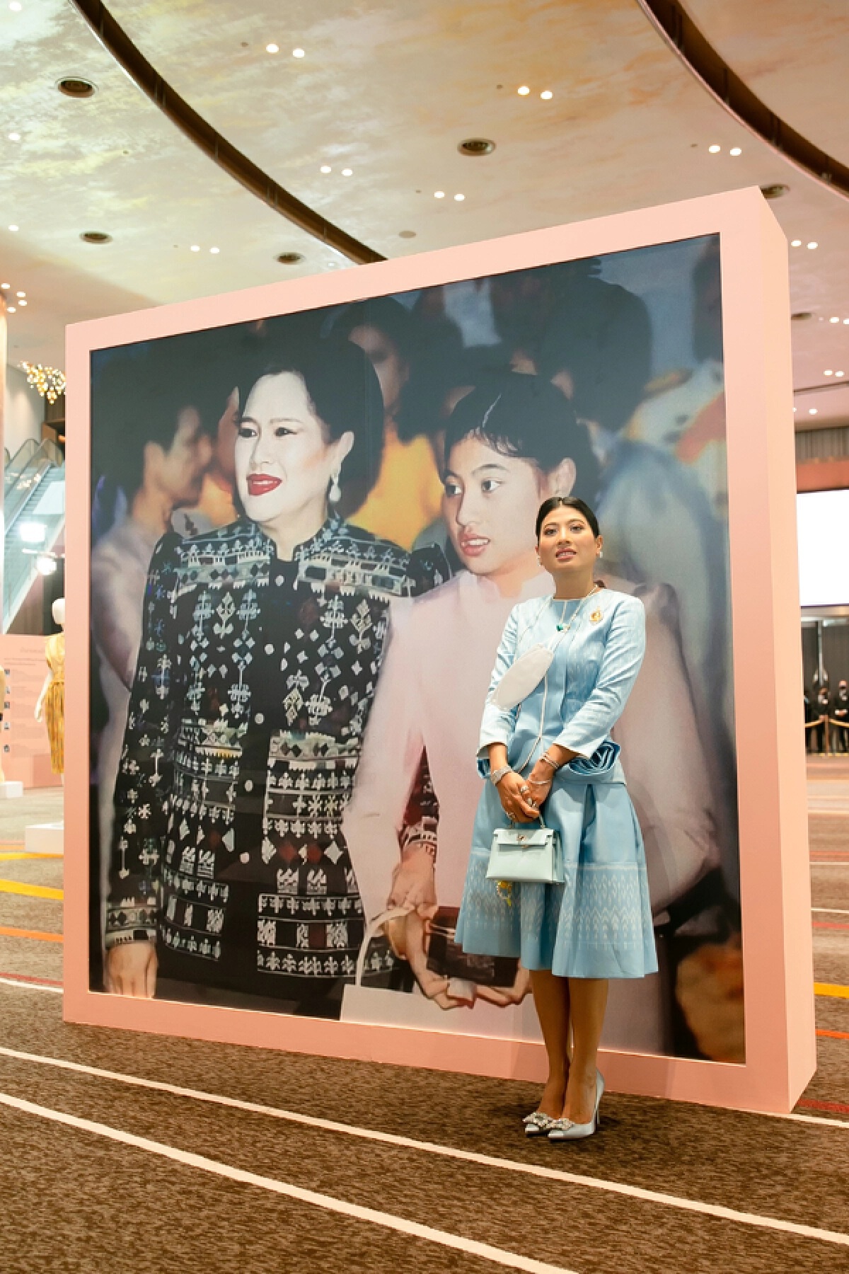 "เจ้าฟ้าสิริวัณณวรีฯ" พระราชทานรางวัลการประกวดผ้าลายพระราชทาน