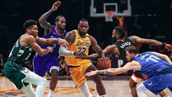 เอเลเมนต์ของความบันเทิง และบทบาททางสังคมของผู้เล่นทำให้ NBA คือลีกกีฬาที่มีศักยภาพทางการตลาดสูงสุด / ภาพจาก Sports Illustrated