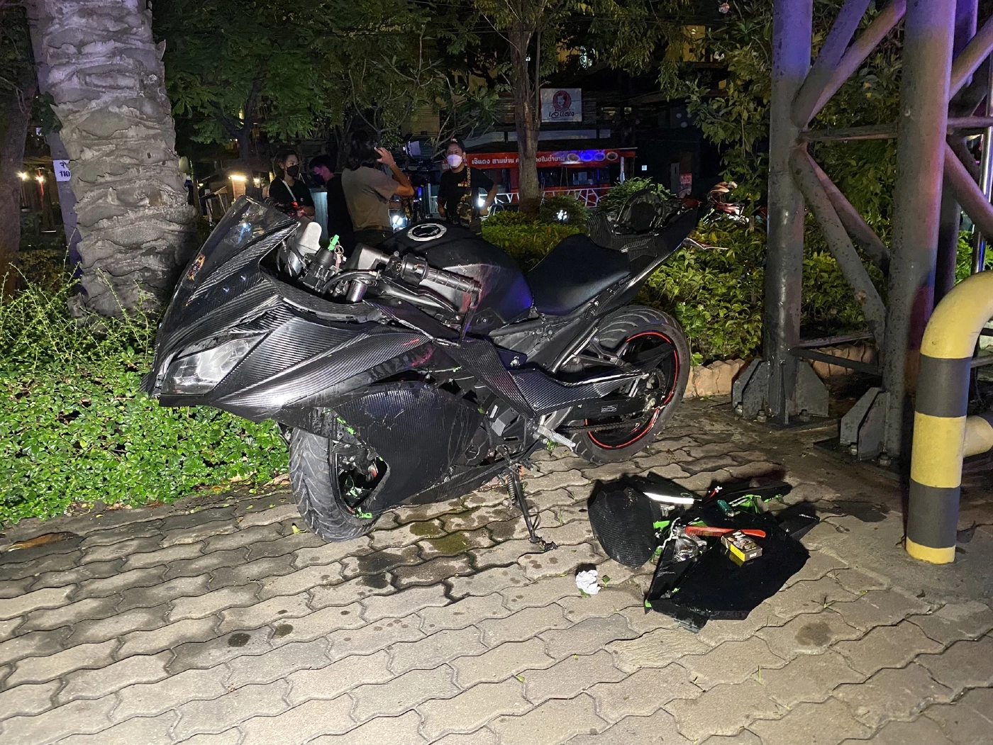 หนุ่มช่างซ่อมบิ๊กไบค์ชะตาขาด พาสาวเจ้าของรถแหกโค้ง ตัวเองดับ