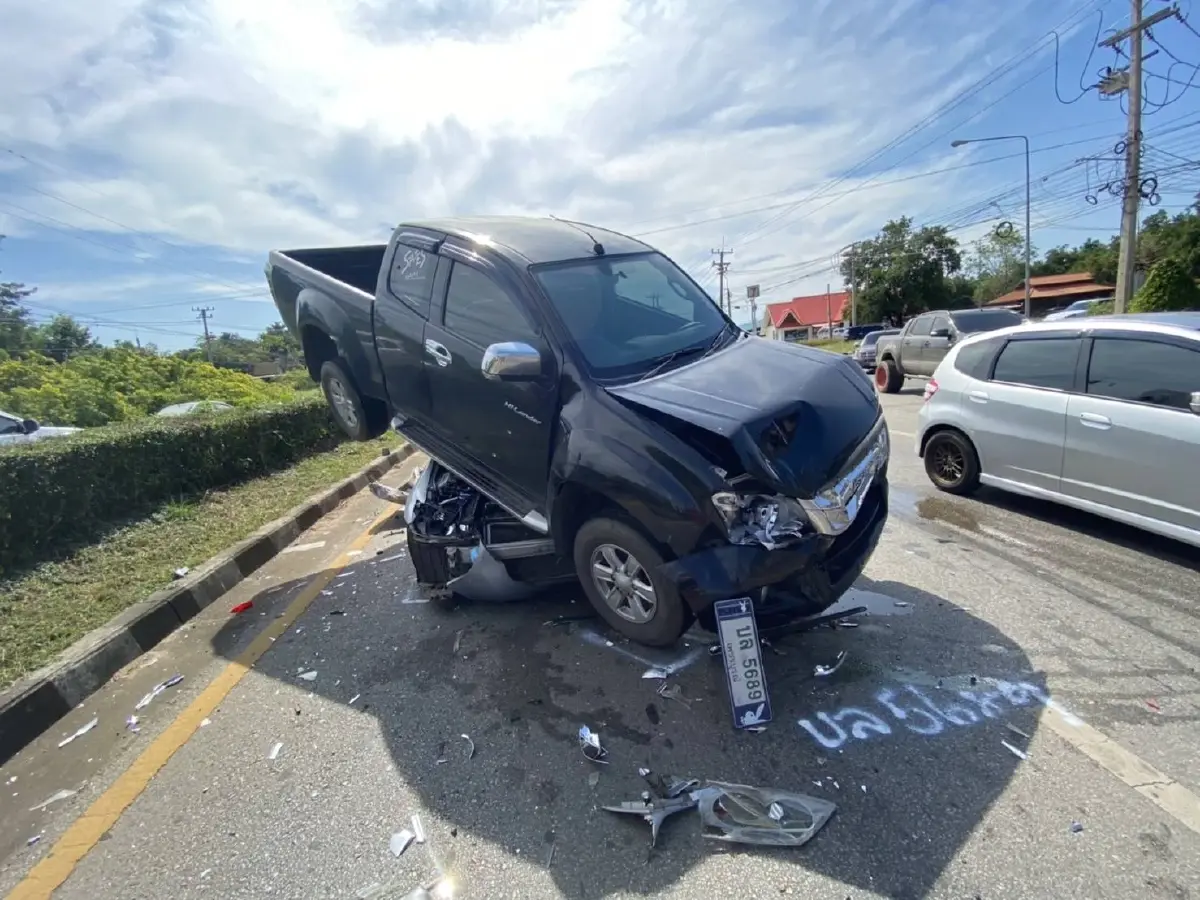 ชนสนั่น 5 คันรวด แยกทางขึ้นเขาค้อ สุดเซ็งเพิ่งออกรถใหม่ไปเลือกตั้งอบต.