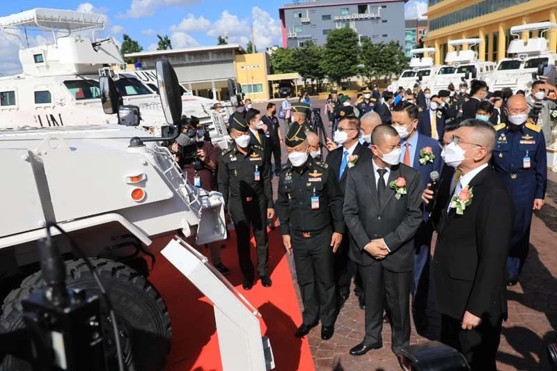 ถึงมือแล้ว! ไทยส่งมอบยานเกราะล้อยาง 15 คันให้ภูฏาน