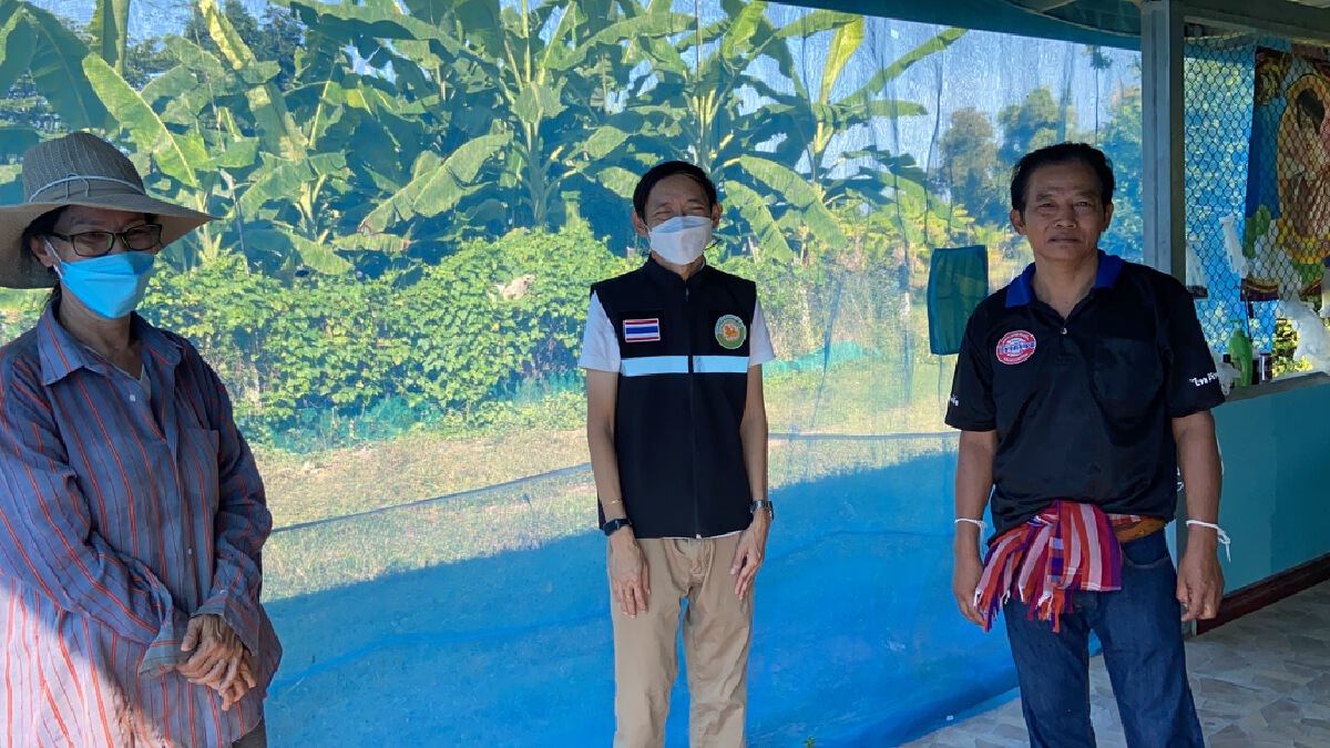 ปลัด อบต.รุดดูสภาพถนนที่พ่อครูสาวขับรถตกหลุมไตฉีก
