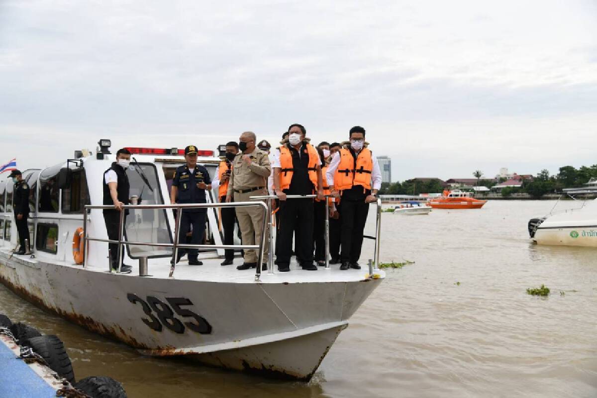 ปภ.-สำนักการแพทย์ จัดเรือดับเพลิง,เรือกู้ชีวิต ลาดตระเวนตลอดแม่น้ำเจ้าพระยา สะพานพระราม 7 ถึง สะพานพระราม 9