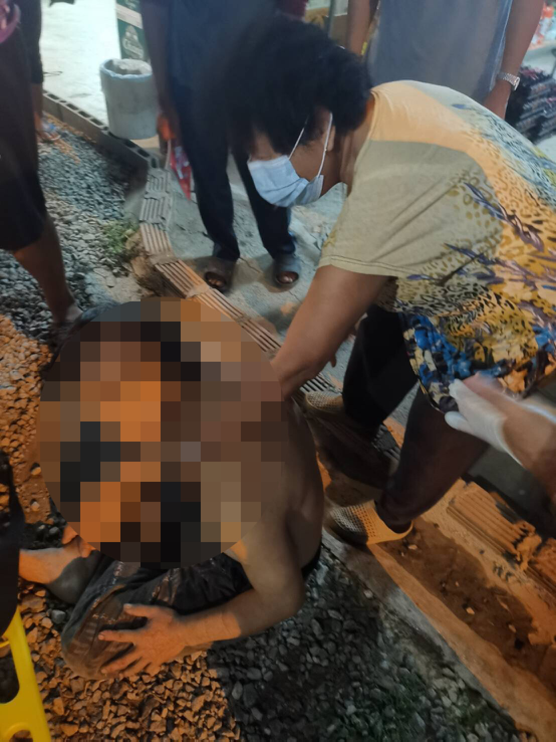 วินาทีชีวิต! คนร้ายซุ่มยิงหนุ่มใหญ่แม่แตงสาหัสหน้าสวนกล้วย