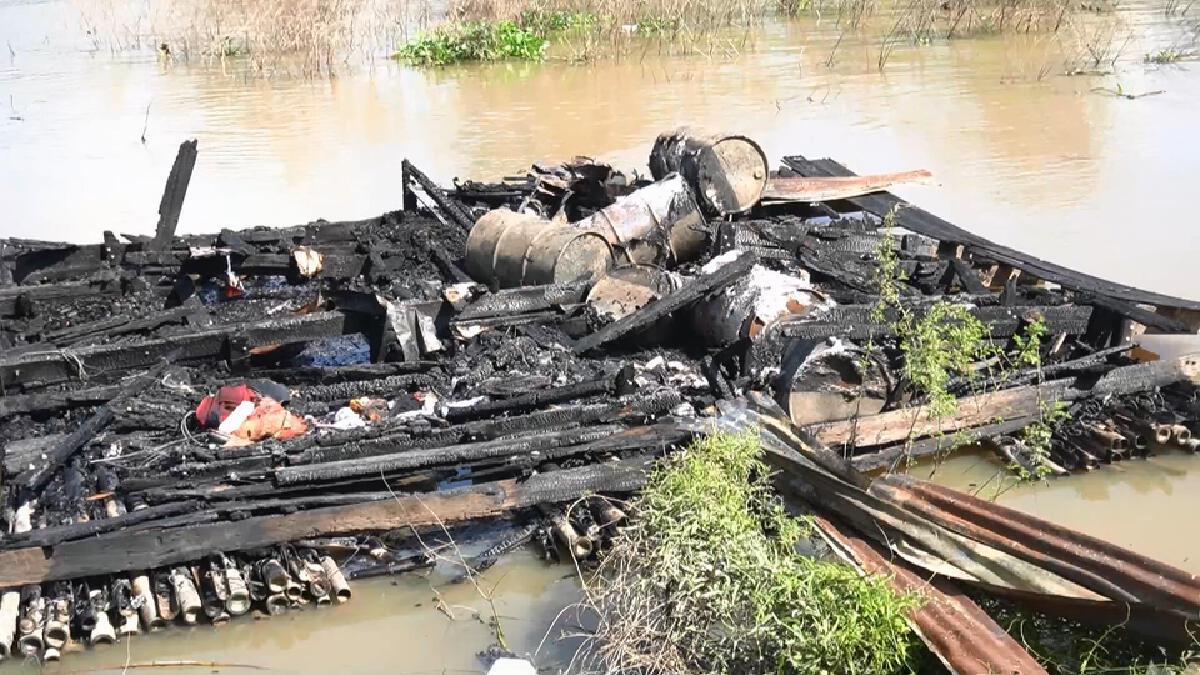 เผาวอดเรือนแพ 3 หลังคาดวางเพลิง ปมเหตุขอหย่าร้างสามี