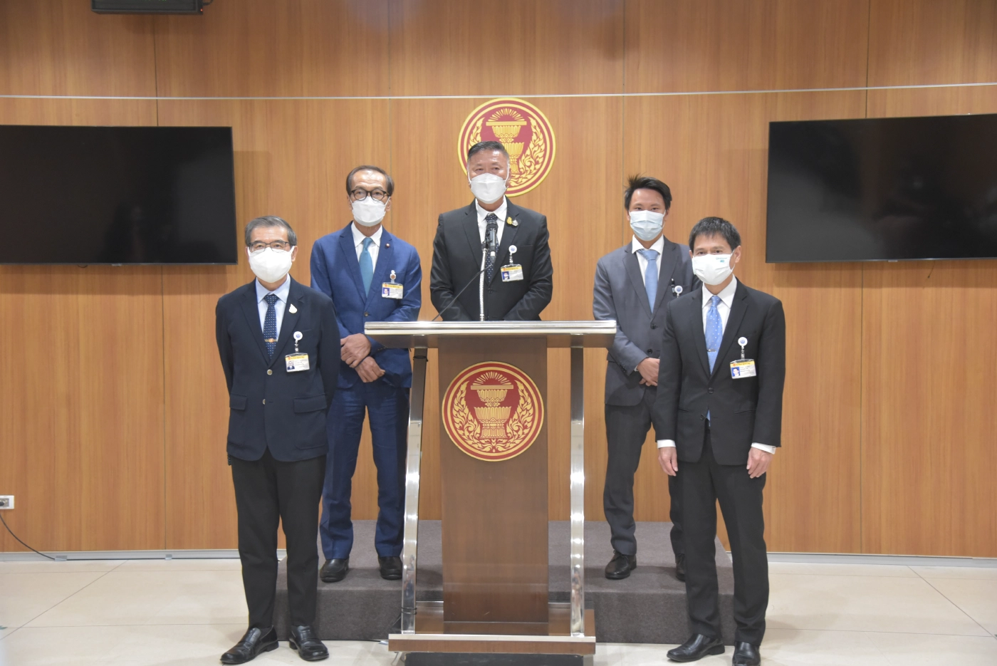 “นิโรธ” ลั่นได้เป็นประธานวิปรัฐบาลเพราะหล่อ