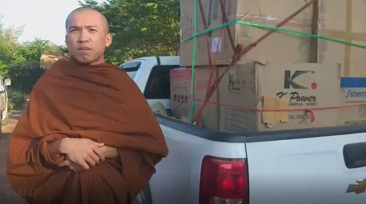 พระลองเครื่องเสียง ล่าสุดญาติโยมถวายแล้ว 3 ชุดใหญ่ ไว้สวดมนต์ทำวัตร