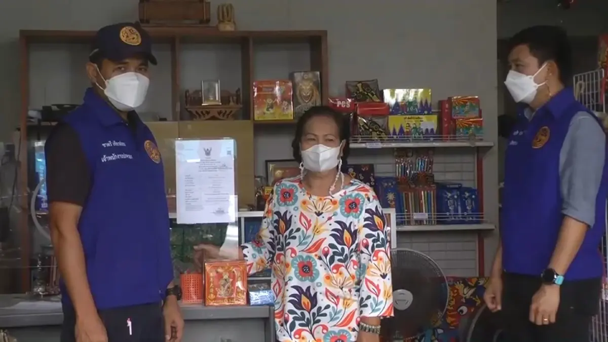 โคราชลุยตรวจร้านขายพลุ ดอกไม้ไฟ วันลอยกระทง