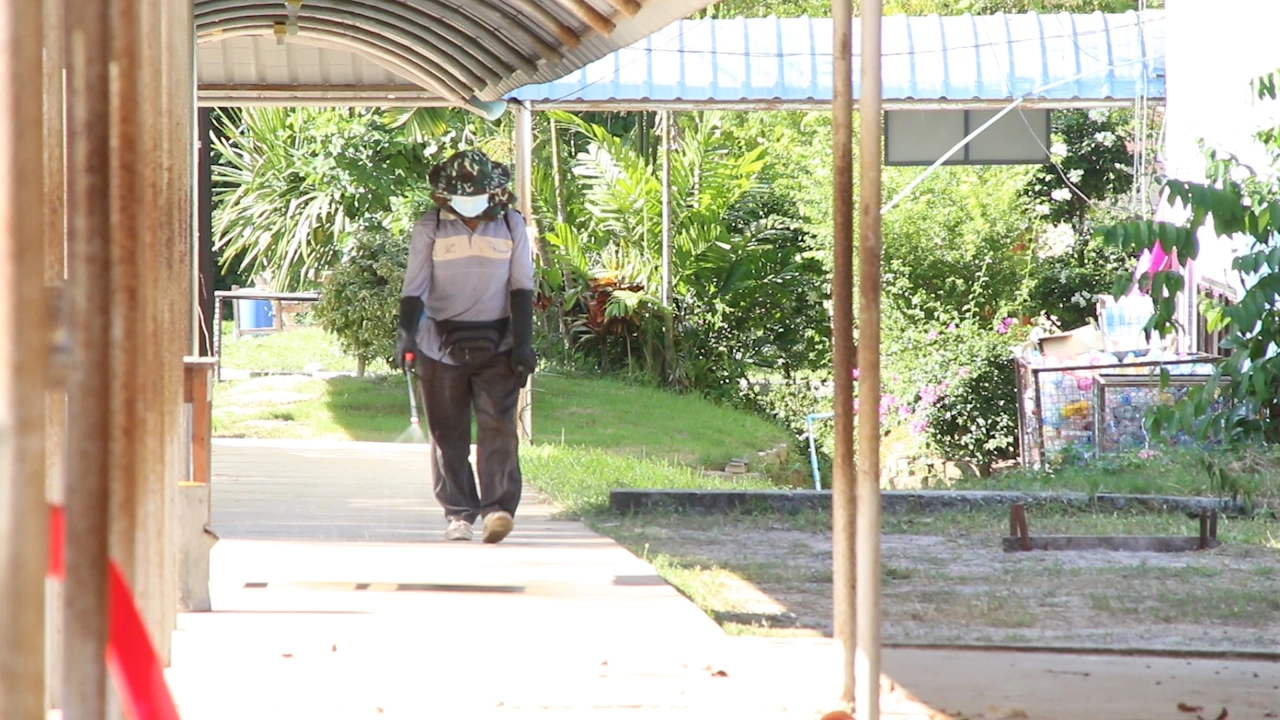 ผู้ปกครองโล่งอกนักเรียนไม่ติดโควิดแต่ยังไม่มั่นใจผลการตรวจ