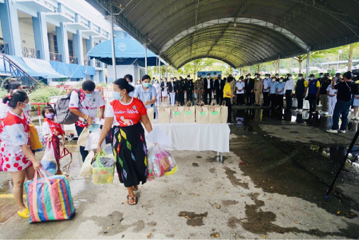 ปิดรพ.สนาม จ.สุราษฎร์ธานี ส่งผู้ป่วยชุดสุดท้ายกลับบ้าน