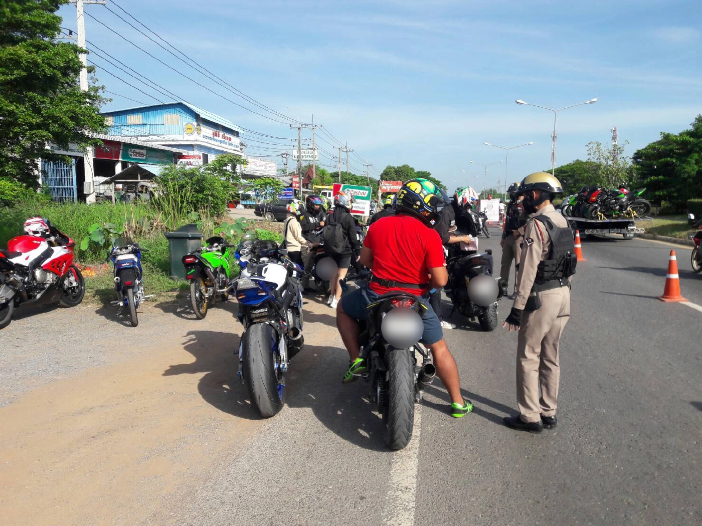 รวบยกแก๊ง "ทริป น้ำไม่อาบ" เกือบ 500 คน ผิดกม.อื้อ ยึดรถ 67 คัน