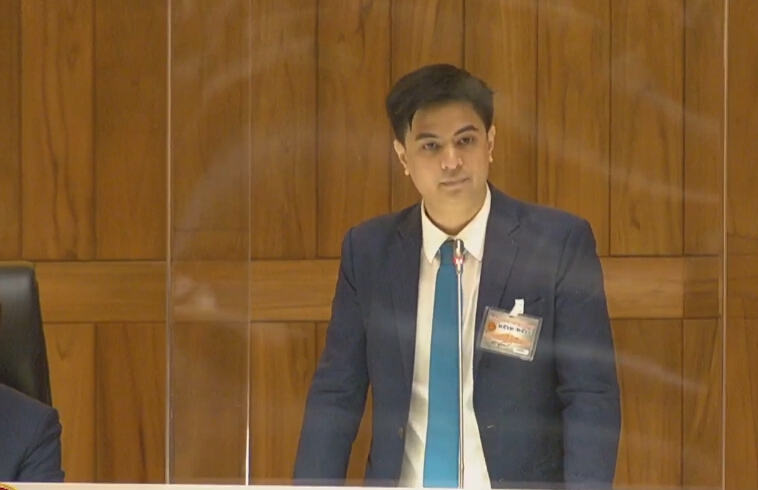 “ไอติม” ซัด “ระบอบประยุทธ์” ทำชาติป่วย ขอรัฐสภา ผ่านรธน. ให้ประชามติตัดสิน