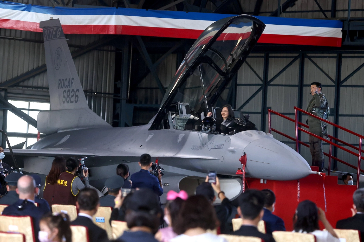 ไต้หวันประจำการเครื่องบิน เอฟ-16 ล็อตใหญ่