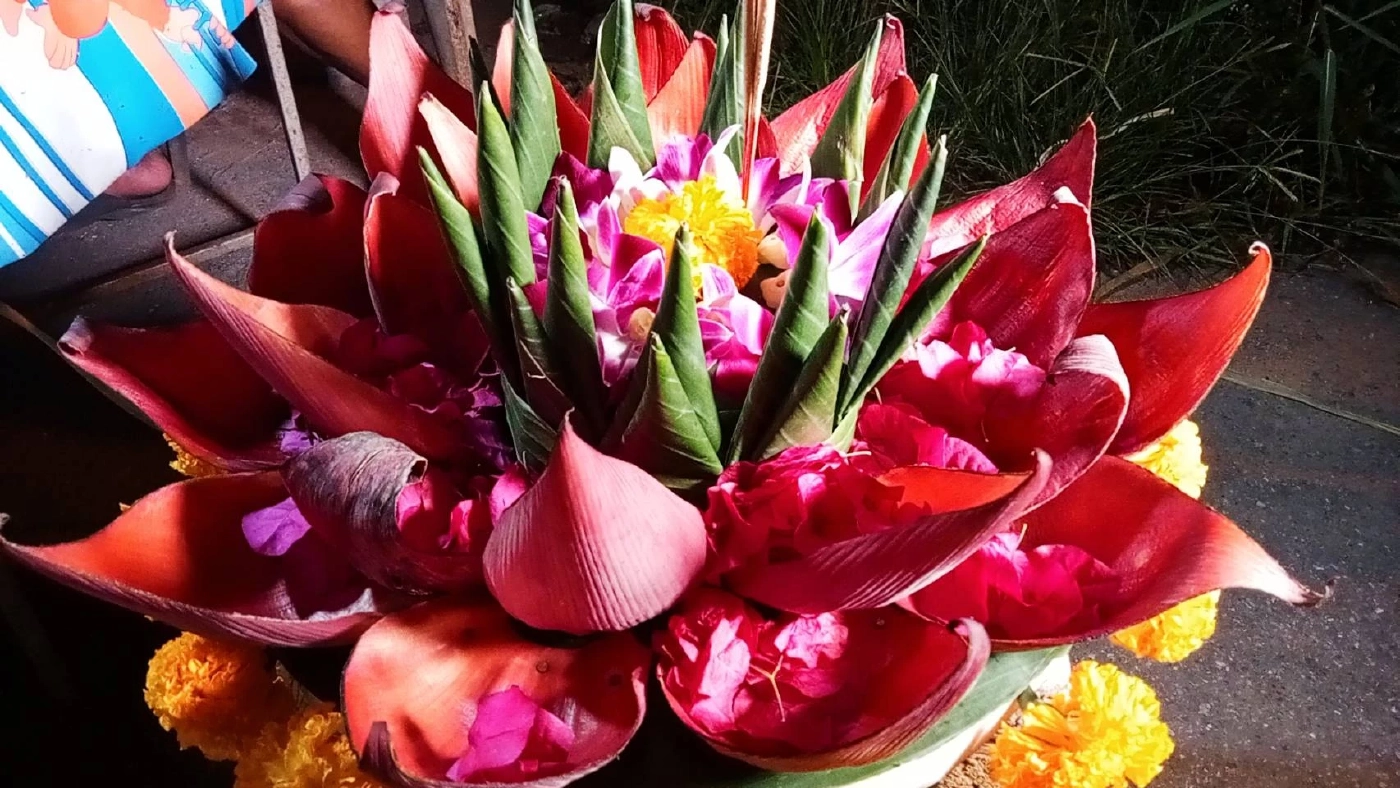 หนุ่มสาวพัทลุงร่วมลอยกระทงออนไลน์สไตล์นิวนอมอล