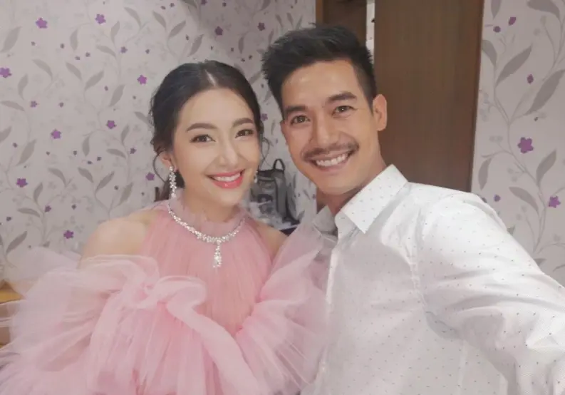 ห้างแตก ! แฟนคลับแห่ให้กำลังใจ "เบลล่า" แถลงข่าวรักร้าว 6 โมงเย็นนี้