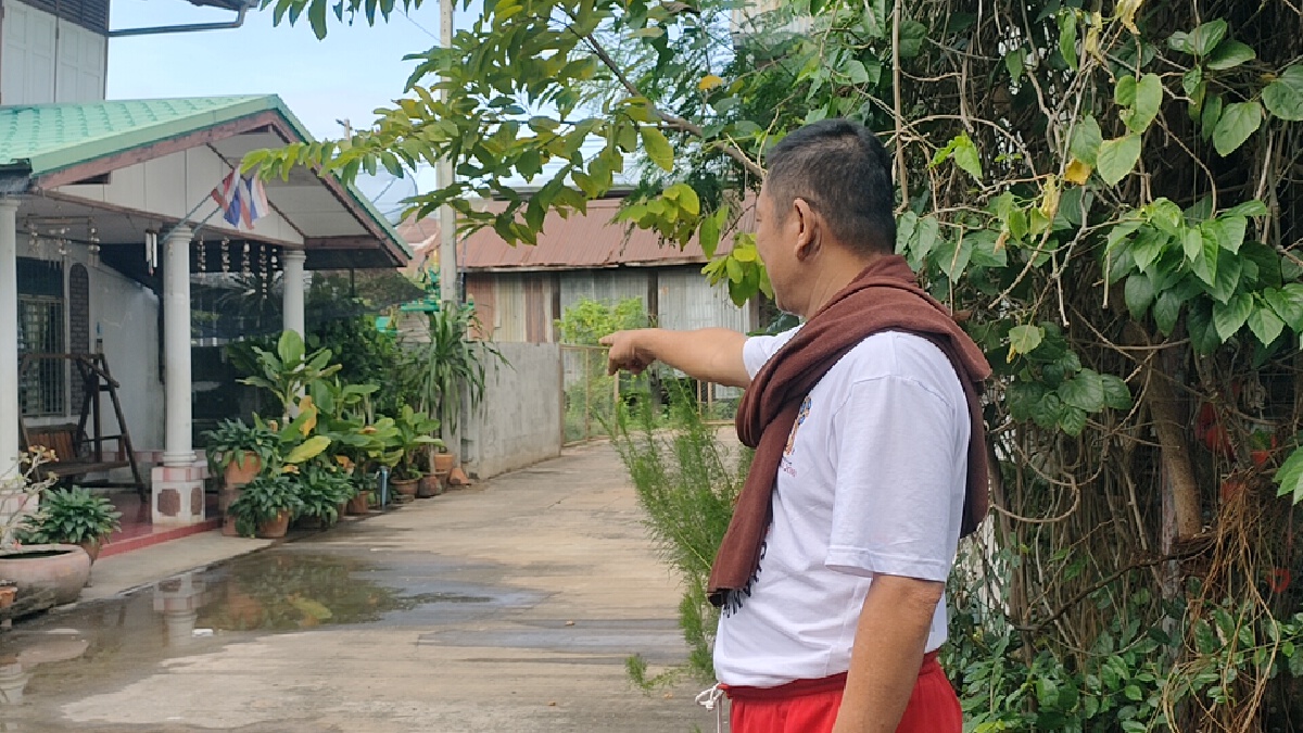ผวารอยเลือดปริศนาหยดเป็นทางยาวหน้าบ้านอดีตรอง ผกก.
