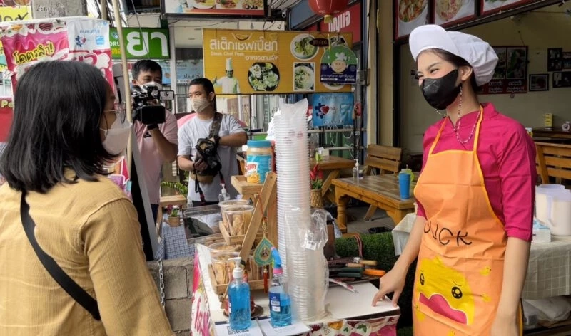 แปลกตา!! "น้องโอลีฟ" เปลี่ยนลุคใหม่แต่งชุดพื้นเมืองมิดชิด