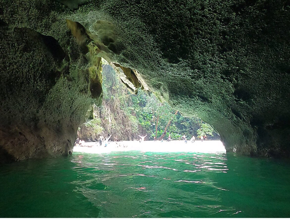 คึกคักอีกครั้ง!! นทท.ลงเกาะ ลอดถ้ำมรกต