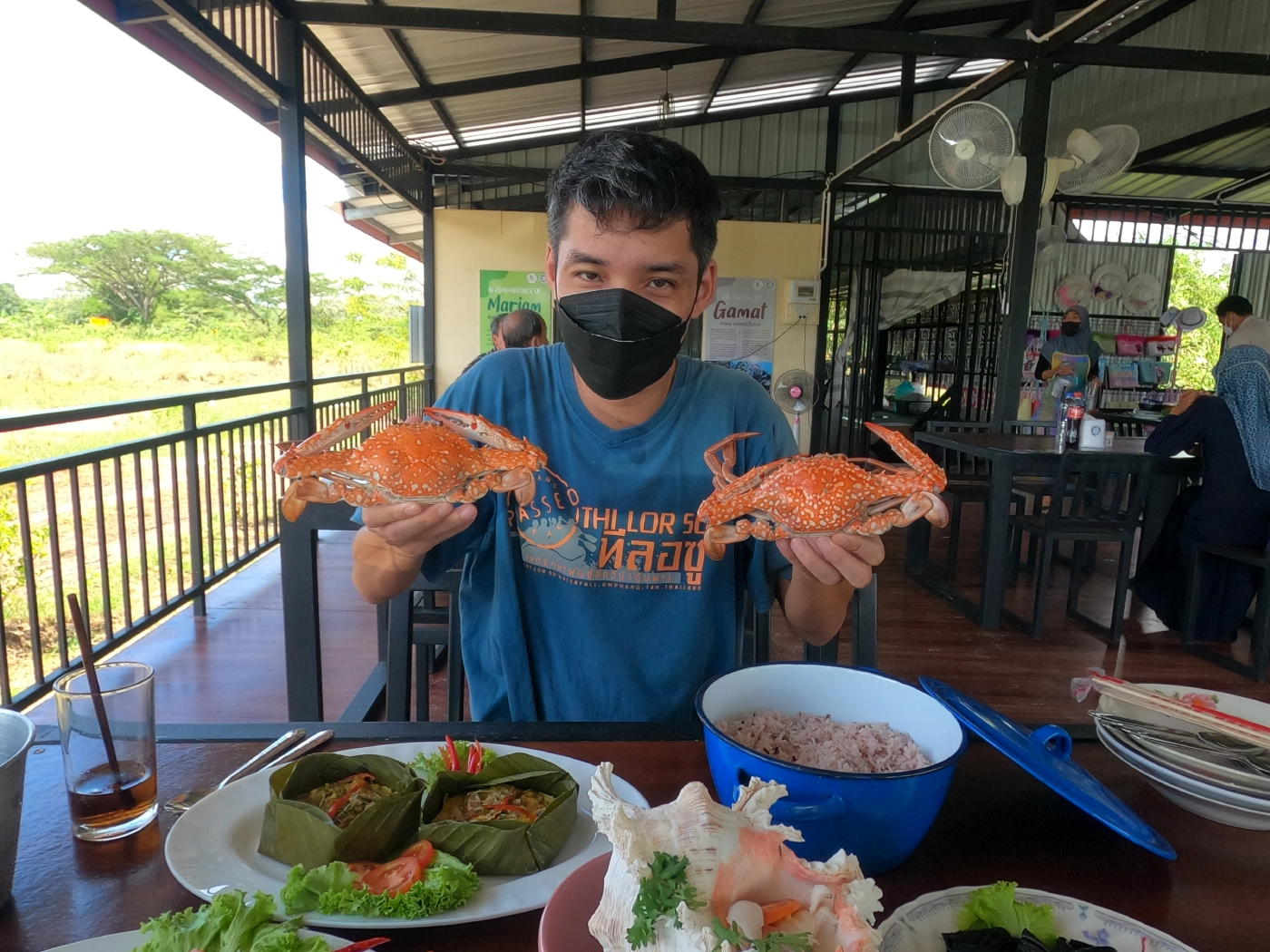 ยกทะเลมาไว้บนบกเสิร์ฟ ซาซิมิหอยสังข์ยักษ์