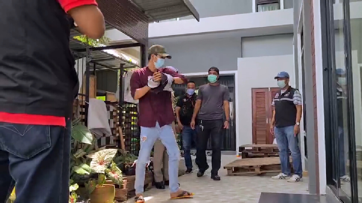 คุมตัวเพื่อนยิงเพื่อนทะลุรถเก๋งตายไปทำแผนฯ