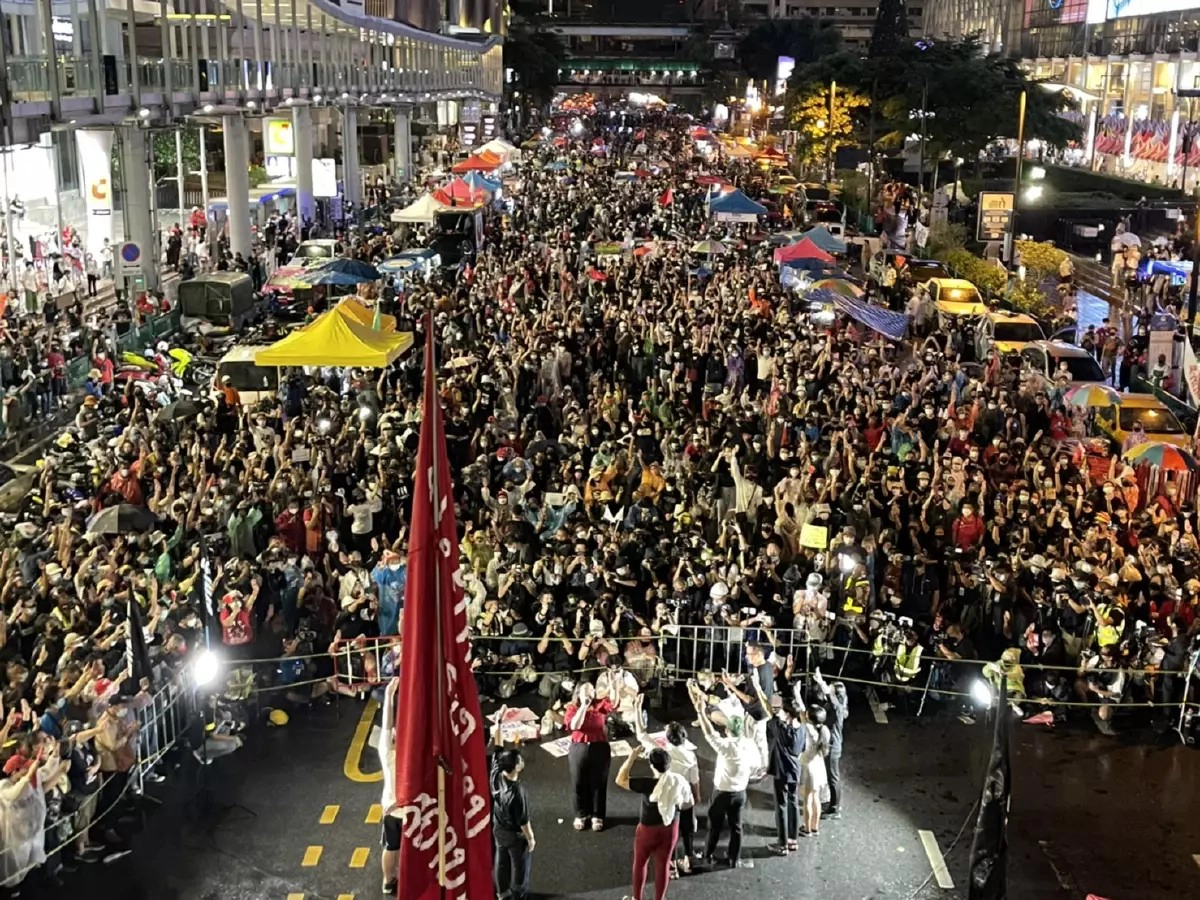 "เพื่อไทย" โดดรับลูก คณะราษฎร -ม็อบ31ตุลา64 ชงรัฐสภาแก้กฎหมาย 112 และ 116