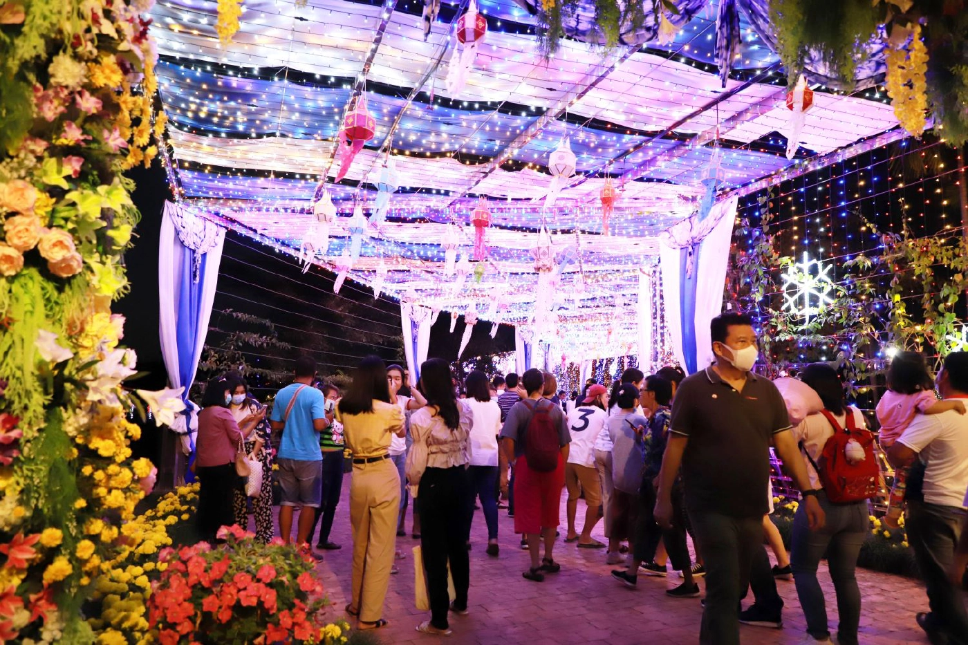 กฟผ.แม่เมาะ เนรมิตทุ่งดอกไม้-สร้าง “ขัวแตะ-เติ๋นลอยฟ้า”