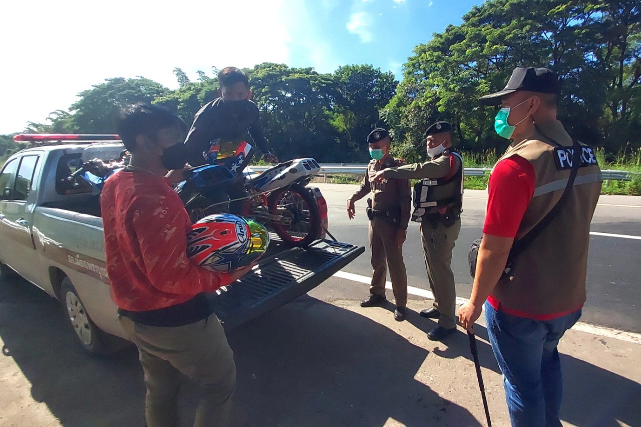 แก๊งทริปน้ำไม่อาบ แห่เดินทางกลับ ตร.-ปกครอง ยอมรับทำได้แค่ปราม