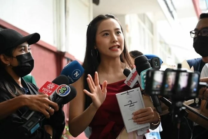 “ไอซ์-รักชนก ศรีนอก” กลุ่มพลังคลับเฮาส์ 