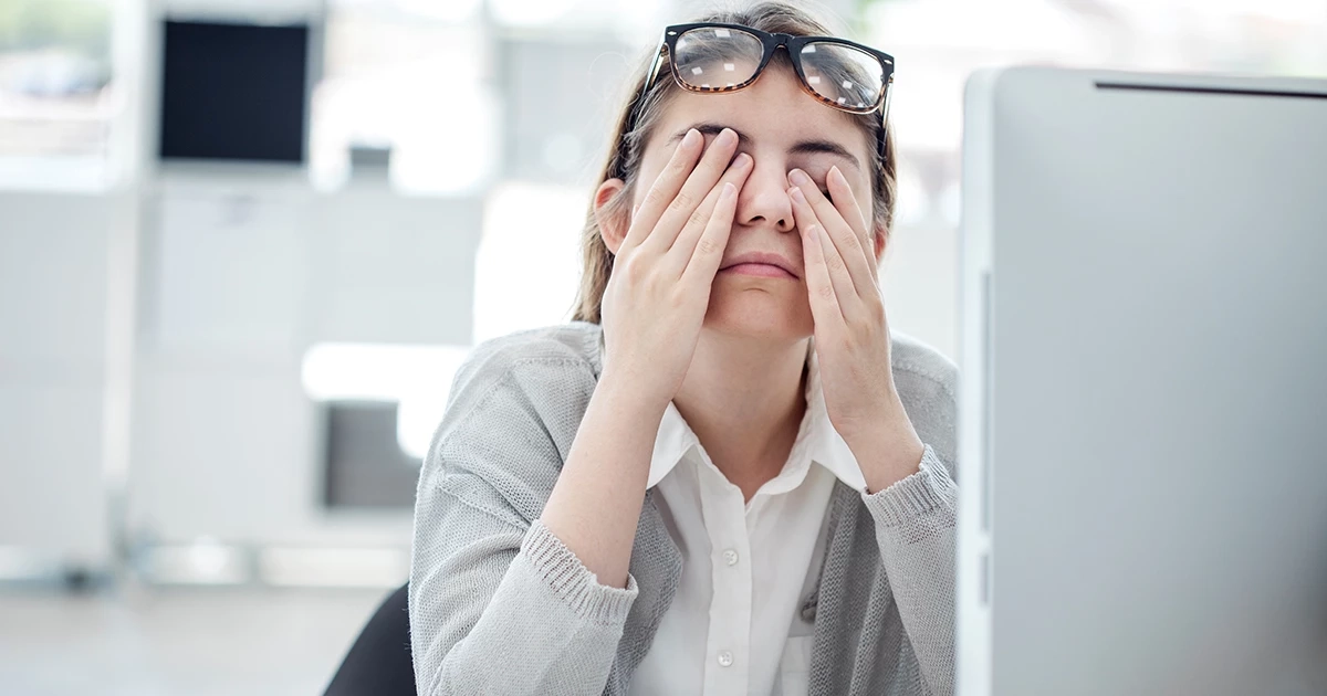 มองหน้าจอสมาร์ทโฟน คอมพิวเตอร์ เป็นเวลานาน ทำให้เกิดภาวะโรคสายตาสั้นเทียม