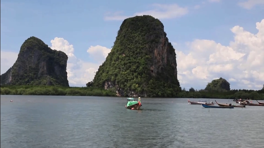 นักท่องเที่ยวแห่เช็คอินท่าเรือปากเมง