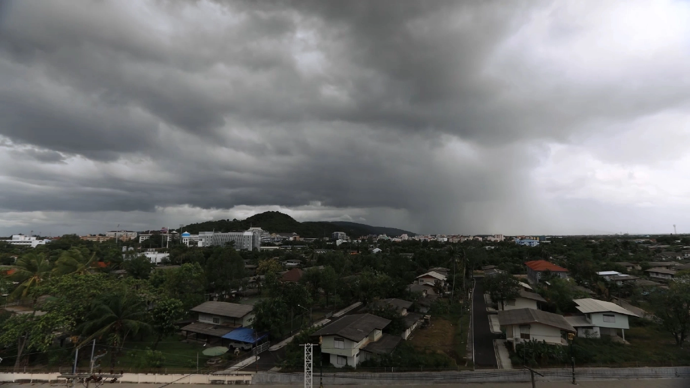 เรือประมงกลับเข้าฝั่ง หลบคลื่นลมแรง 9-13 พ.ย.